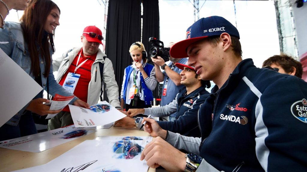 レッドブルの突然のドライバー交代劇に物申す。