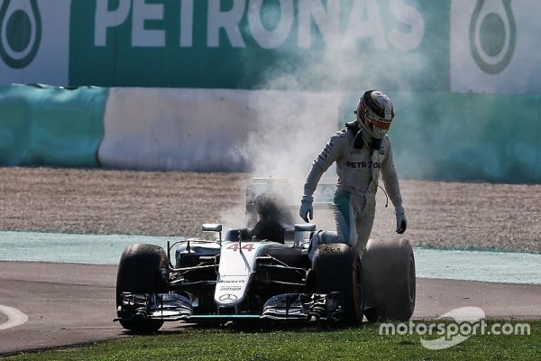 f1-malaysian-gp-2016-lewis-hamilton-mercedes-amg-f1-w07-hybrid-retired-from-the-race-with