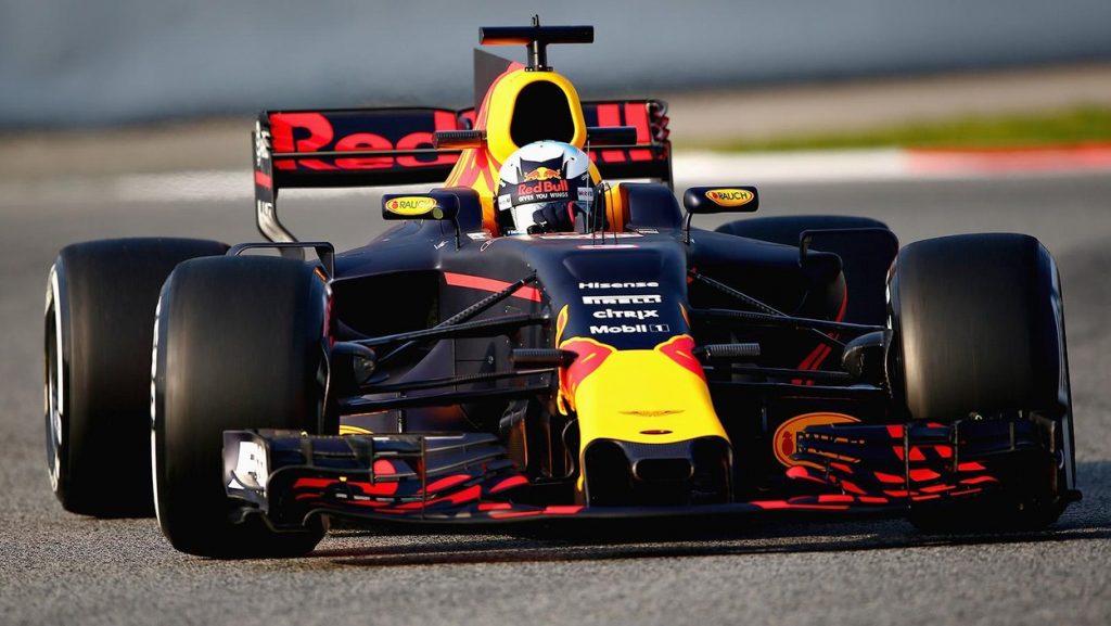 2017年型F1マシンをレッドブルが発表！ノーズ先の穴に大注目！