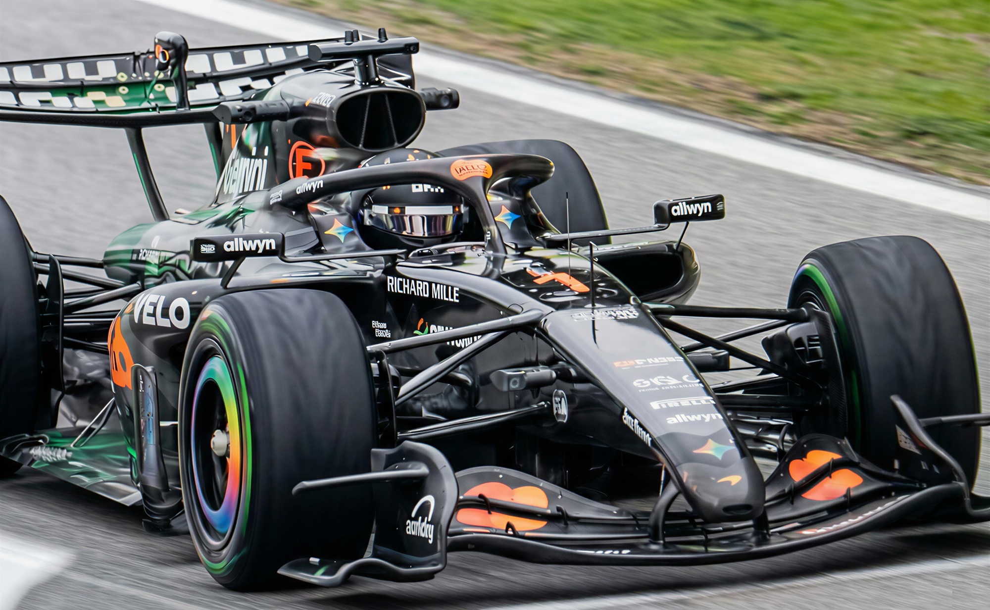 【F1 2026 NEW CAR】マクラーレン MCL40 の実車画像